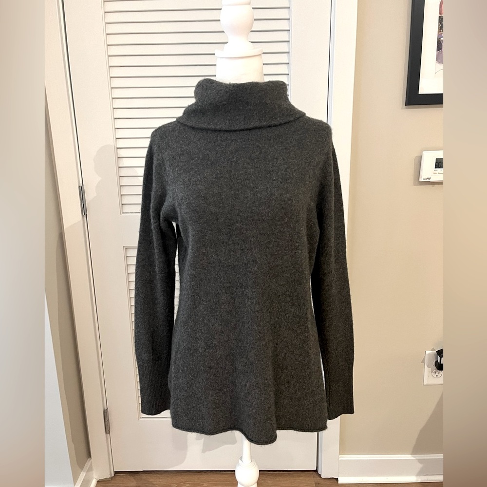 Athleta Gray 100% Cashmere Turtleneck Sweater